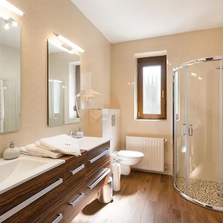 Harangvirag Apartmanhaz - *