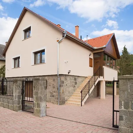 Harangvirag Apartmanhaz -