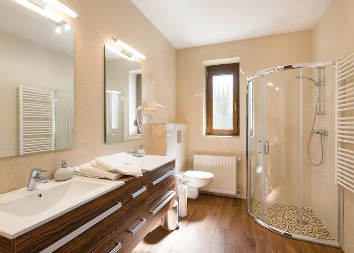 Harangvirag Apartmanhaz - *