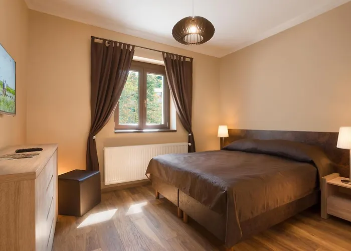 Harangvirag Apartmanhaz - *